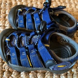 Little Boys KEEN waterproof seacamp shoes